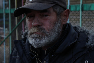 «Надо вытягивать людей оттуда»: Челябинских бездомных снабдили едой и санитарными средствами