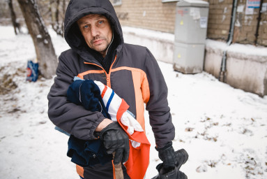 Благотворительный фонд «Теплая помощь» и 31 канал поздравили бездомных челябинцев